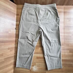 Chicos pull-on beige capris, size 1.5 (s)
